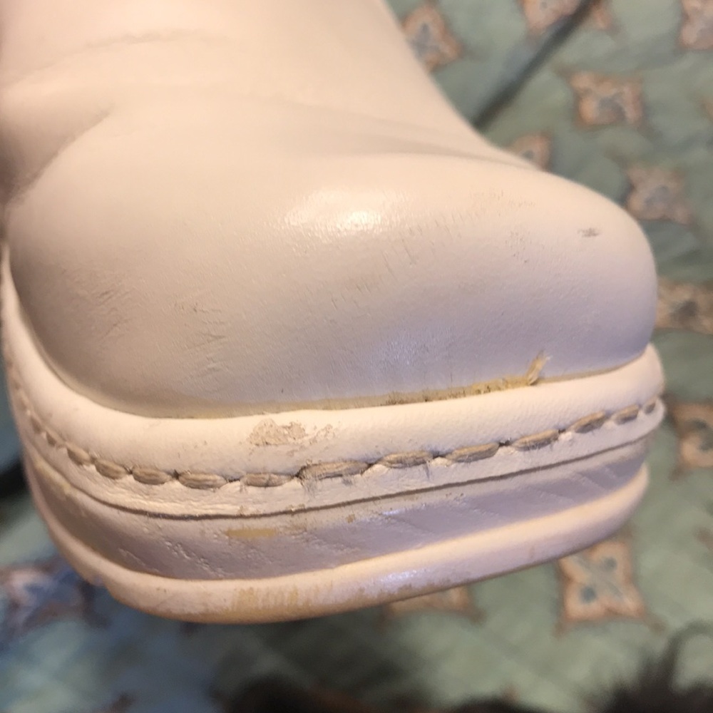 White KLOGS Nursing shoes. Shoes run a bit large. - Picture 11 of 11